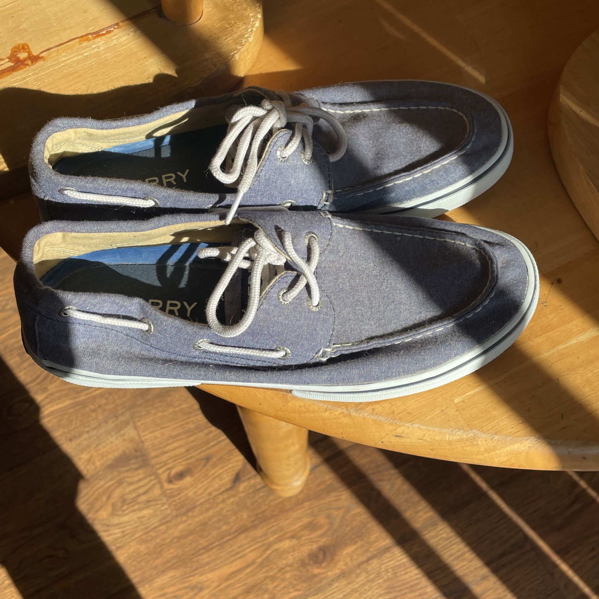 SperryI only wear one time size 11 good condition