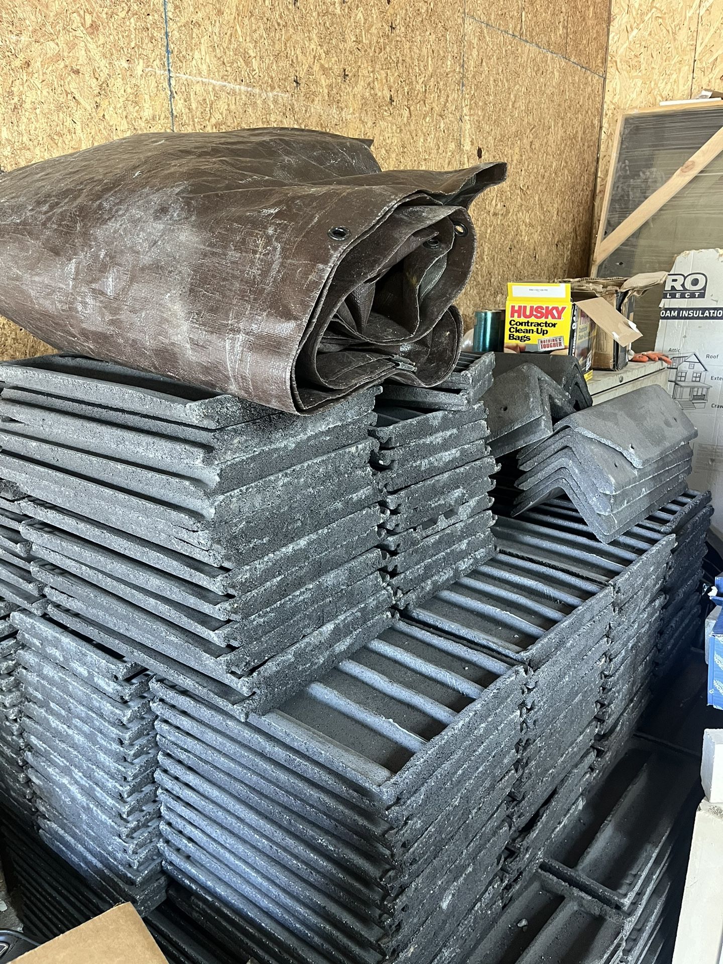 EAGLE LITE WEIGHT CONCRETE ROOF TILES