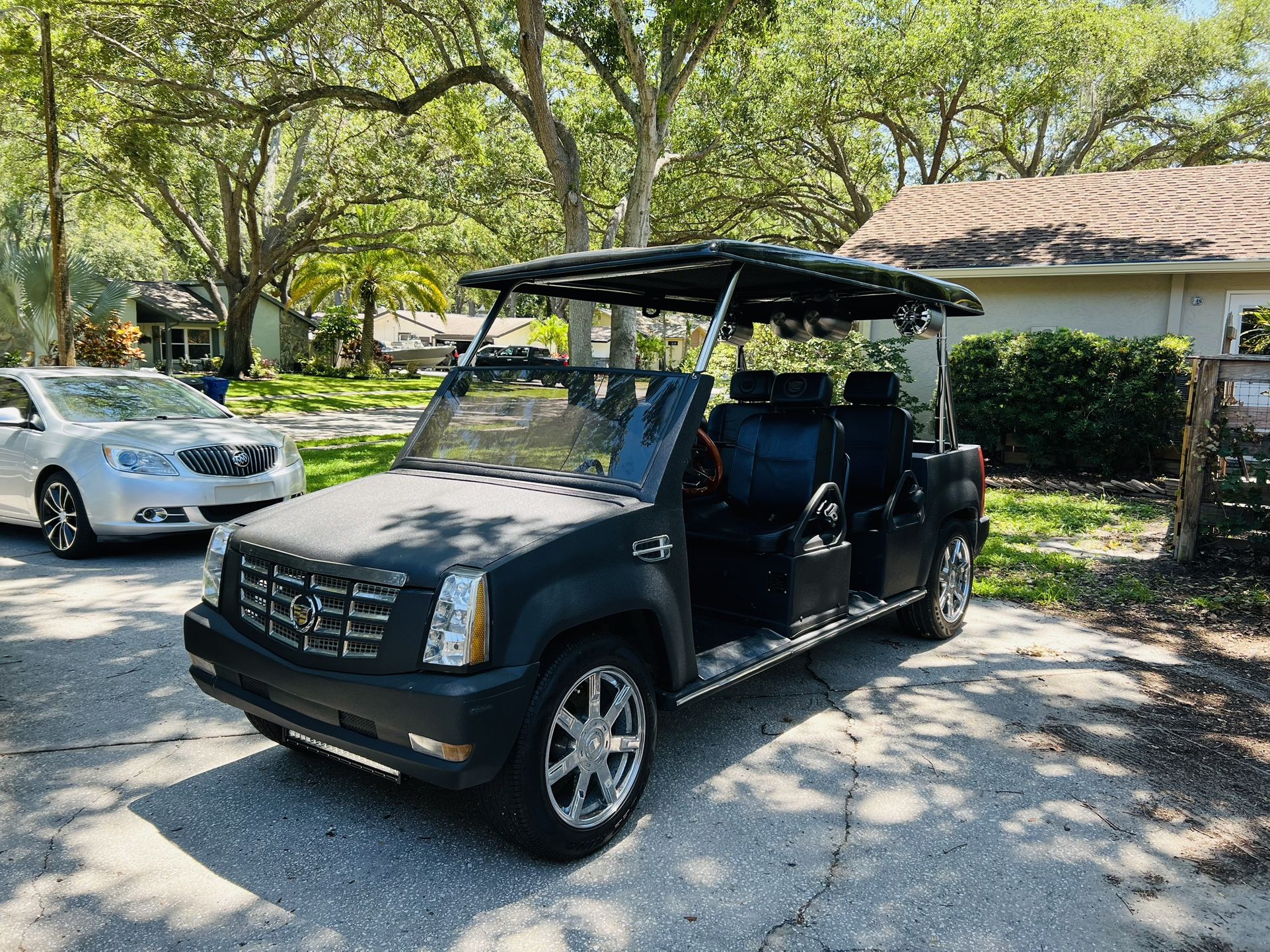 2015 Cadillac golfcart