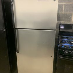 GE 28”used Top Freezer Fridge Stainless Steel Working Perfectly 4 Months Warranty 