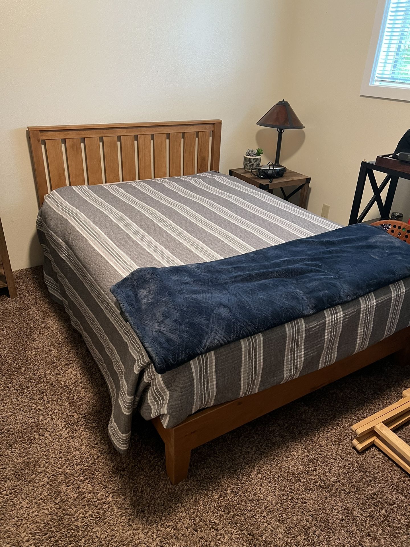 Full Platform Bed Frame With Mattress