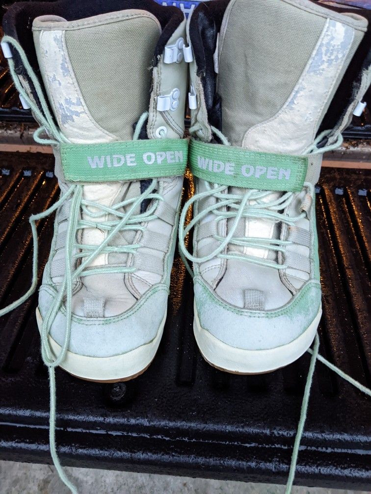 Vans Snow Board Boots. Size 10 Mens