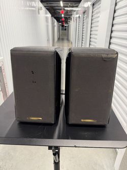 Sonus Faber Concerto Home Speakers Made in Italy   Used in good condition with some cosmetic blemishes. These blemishes are in the form of some scratc