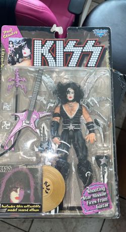 Kiss Figurine 