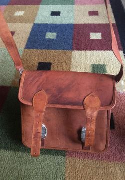 Rugged genuine leather briefcase 💼 messenger bag to carry sm laptops tablets , bibles etc...