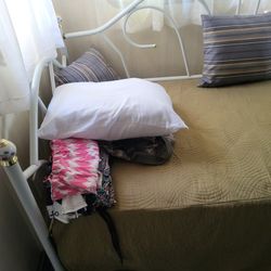 Beautiful Day Bed Never Used