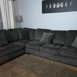 SECTIONAL COUCH BY ASHLEY FURNITURE GRAY COLOR 