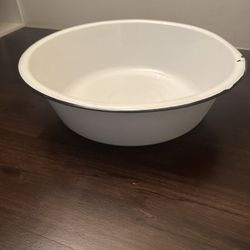 Vintage-Farmhouse Style Enamel Basin