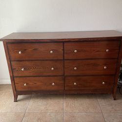 Dresser With Mirror And 1 Night Stand
