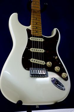 Trade Or cash Original Fender Player Plus Olympic White