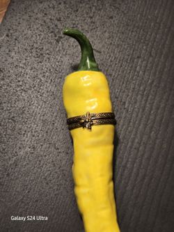 Limoges Chamart Porcelain Trinket Box, Yellow Banana Pepper