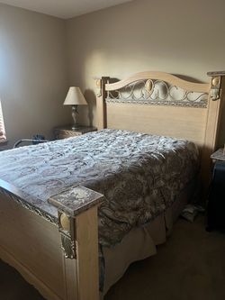 Queen Size 5 piece Bedroom Set