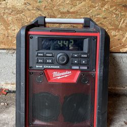 Milwaukee M18 Jobsite Radio + Battery Charger