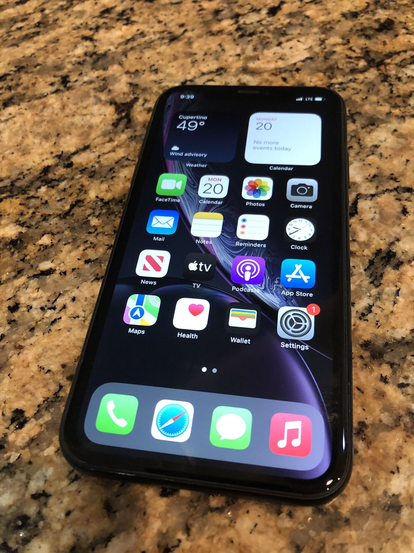 Apple iPhone XR 64gb AT&T And Cricket Wireless