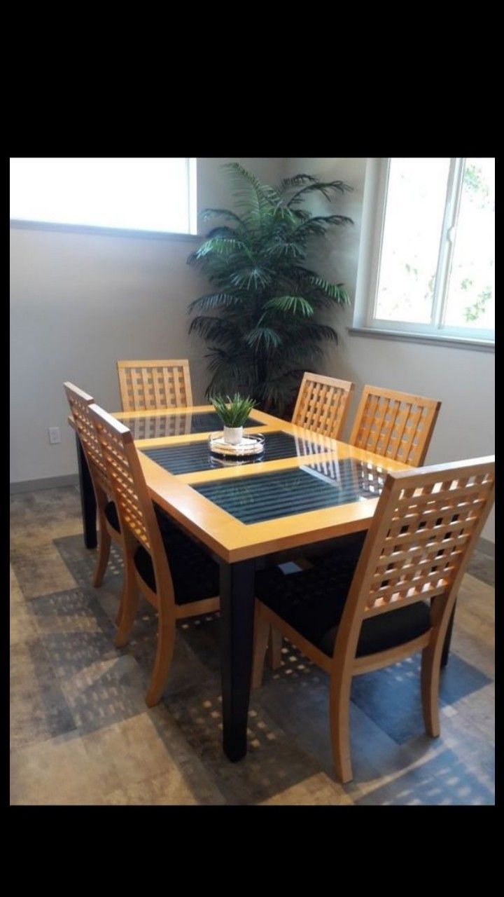 Dining Room Table/China Hutch