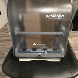 enMotion Automated Touchless Dispenser