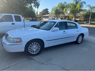 2004 Lincoln Town Car