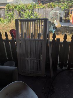 Baby / pet gates