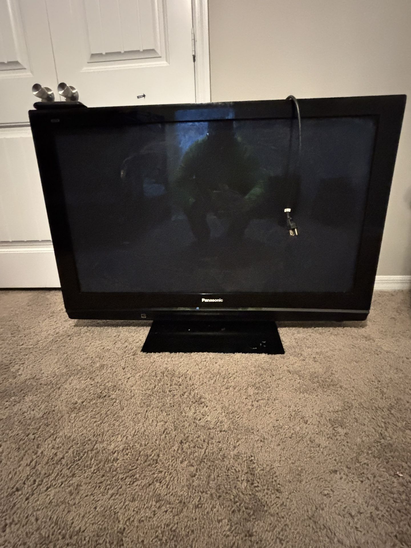 43” Panasonic Flatscreen With Roku