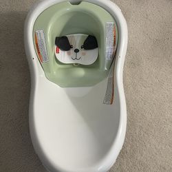 Baby Bath Tub Like New Only Used Once. 🛀 . In Mint Condition. White With Mint Green So It Can Be For Both Girl Or Boy. Very Useful. 