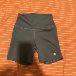 alo biker shorts