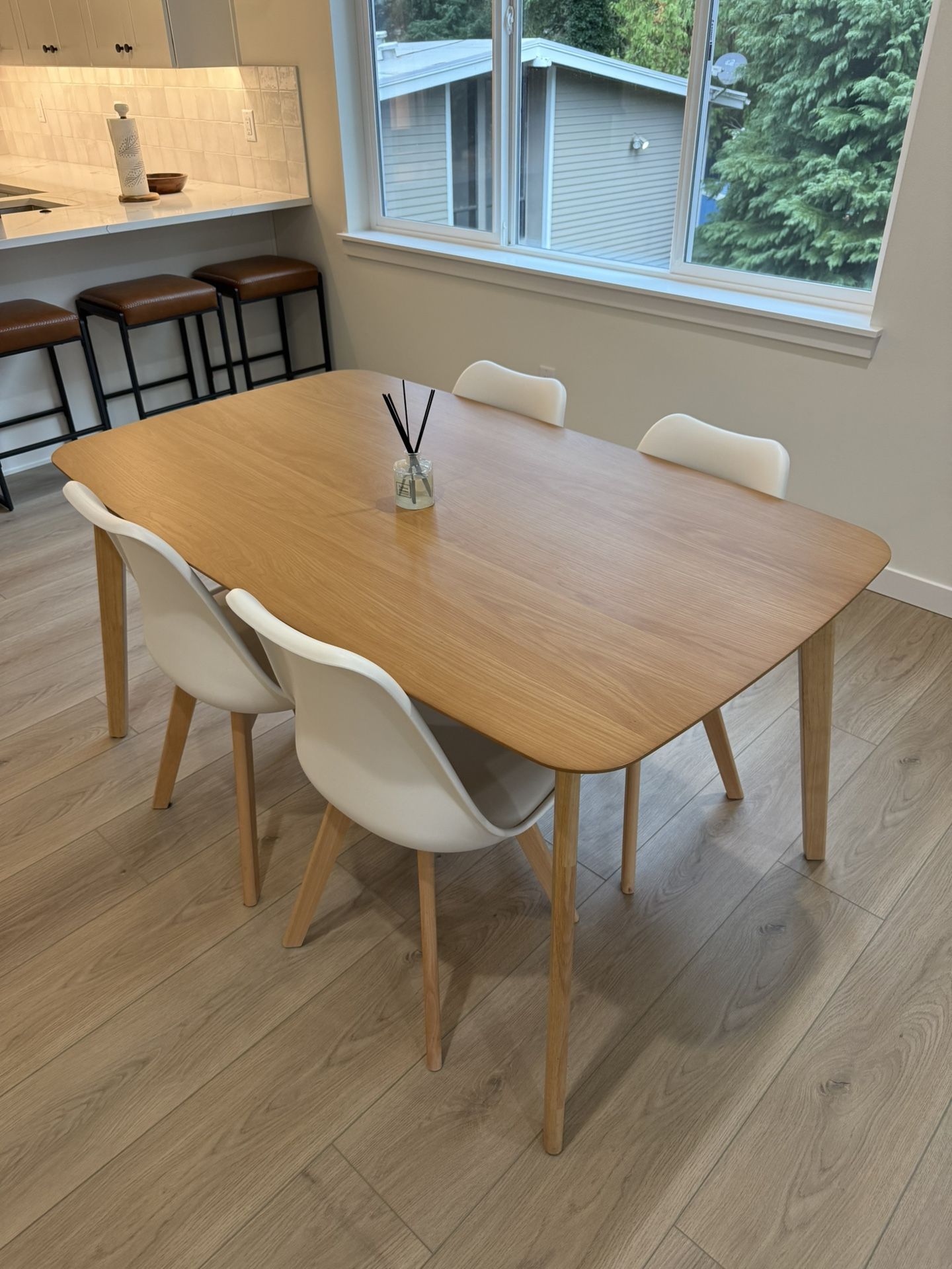 Dining table with Set Of 4 Chairs