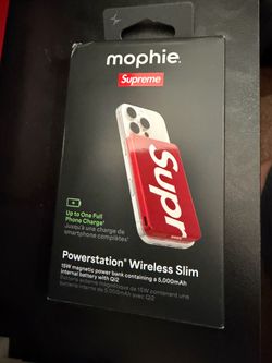 Supreme Mophie Qi2