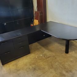 Executive L-shape Office Desk $350 (Good Condition) Right Hand Return