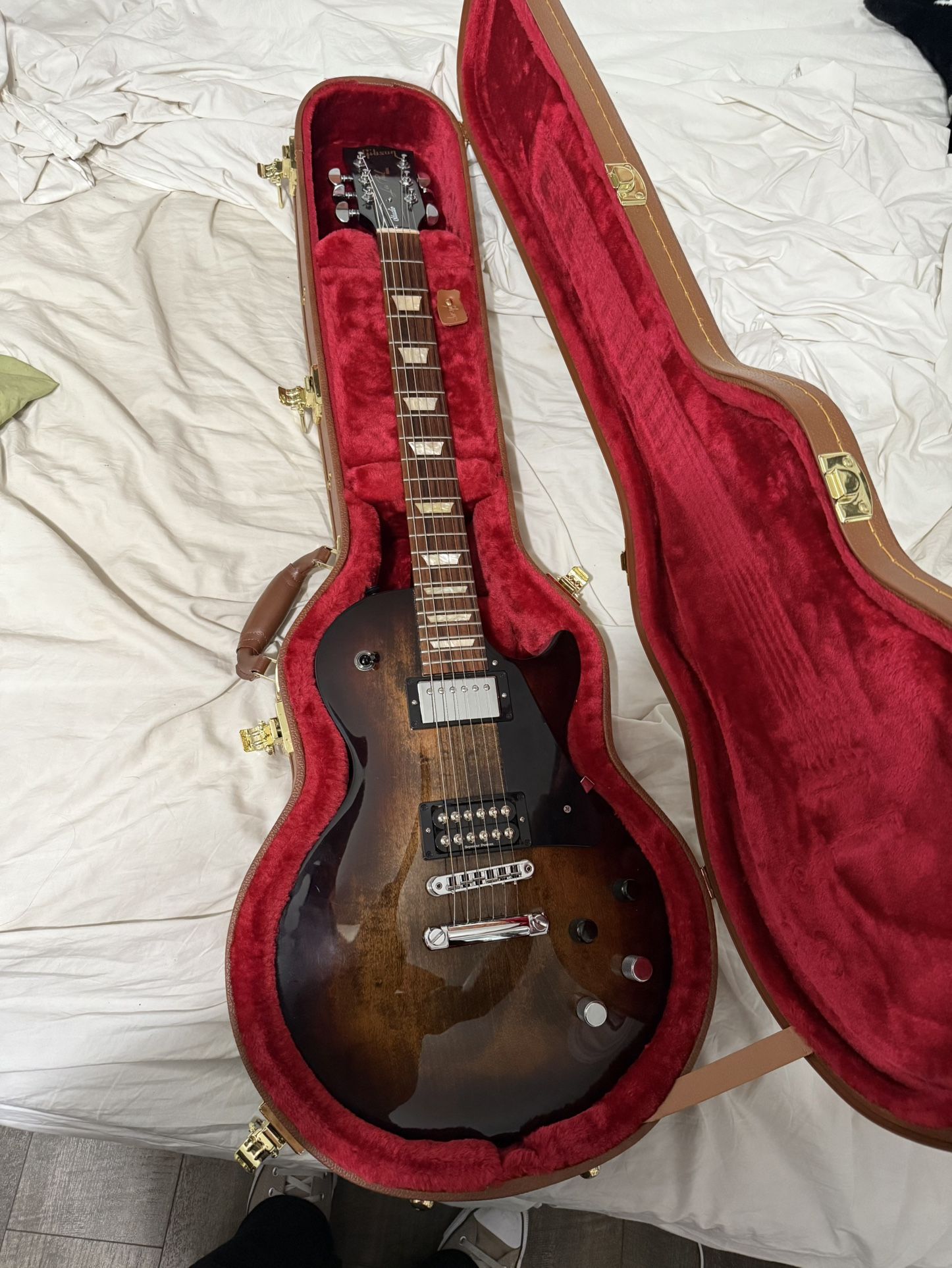 Gibson Les Paul Studio Guitar With Case