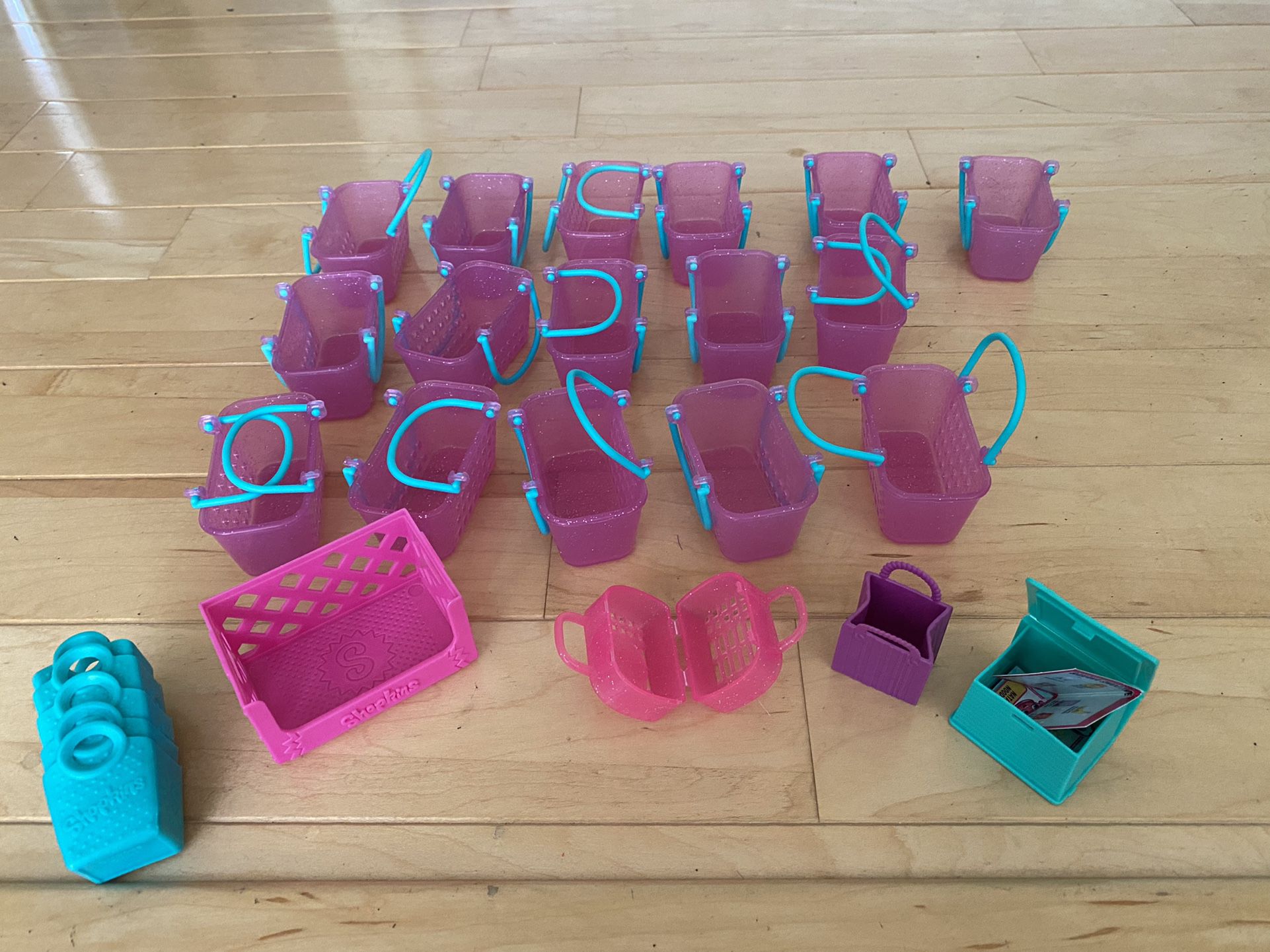 25 Shopkins Bags And Containers