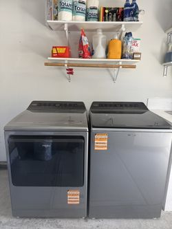 Whirlpool 7.4CuFt Front Load Gas Dryer with AccuDry Sensor and Intuitive Controls, in Gray Whirlpool 4.7CuFt Top Load Washer with Pretreat Station and