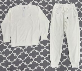 Women’s White Alo Yoga Set