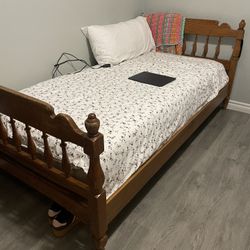 2 Twin Beds With Mattress 