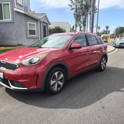 2017 Kia Niro Hybrid !!Clean Title !!