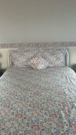 Laura Ashley queen size comforter set.
