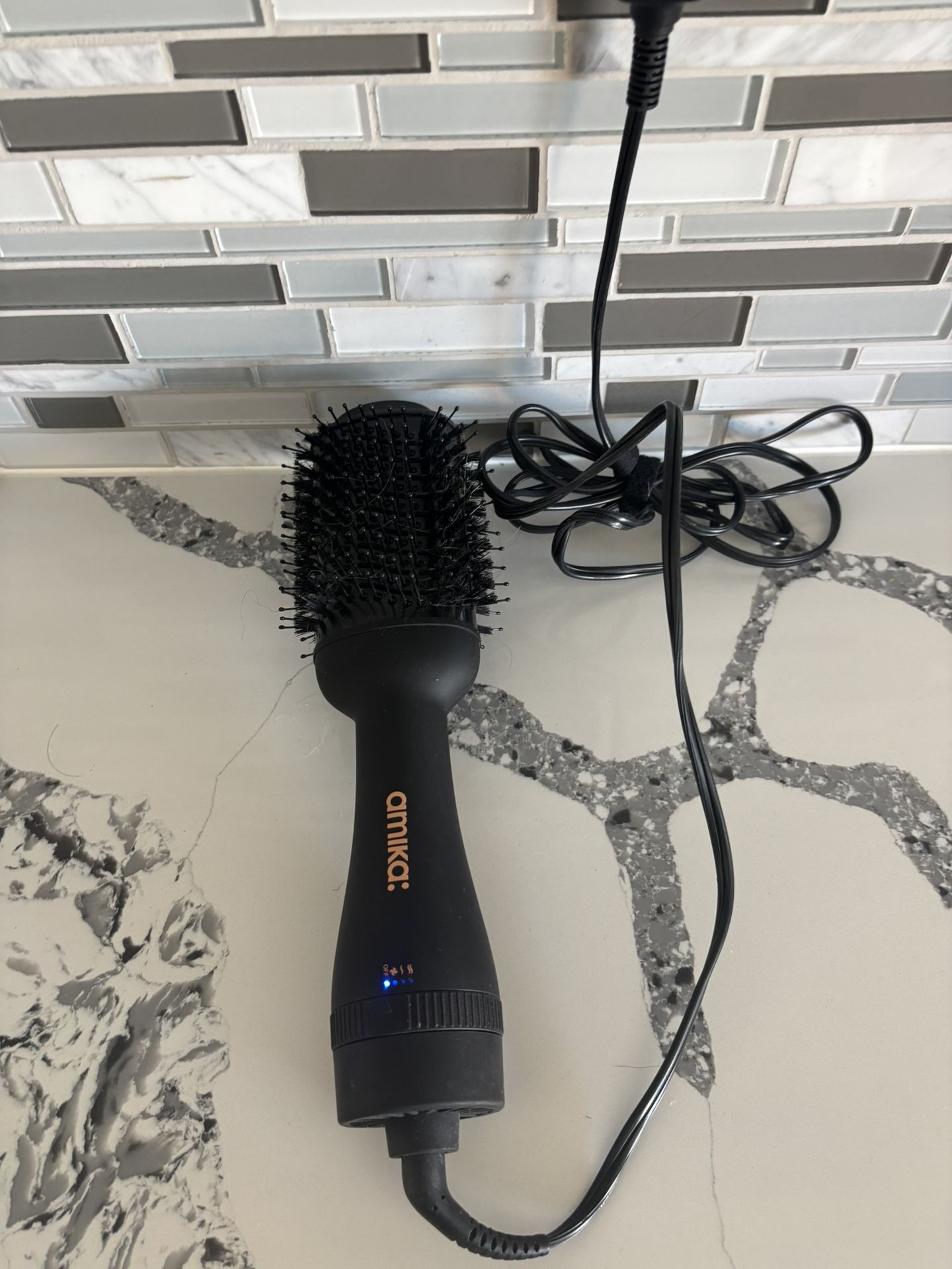 Dry Brush Amika Like New 