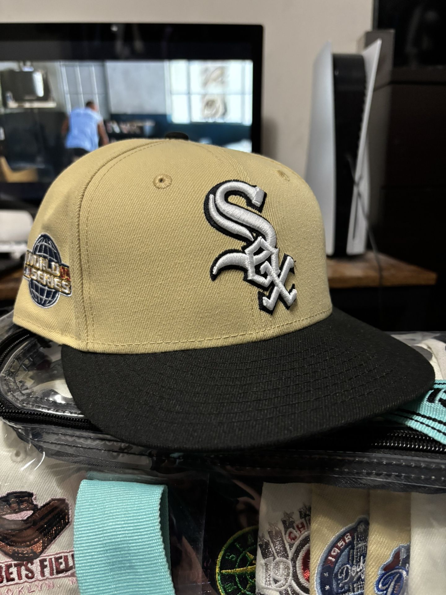 New Era Vegas Gold Chicago White Sox Fitted Hat 7 1/4