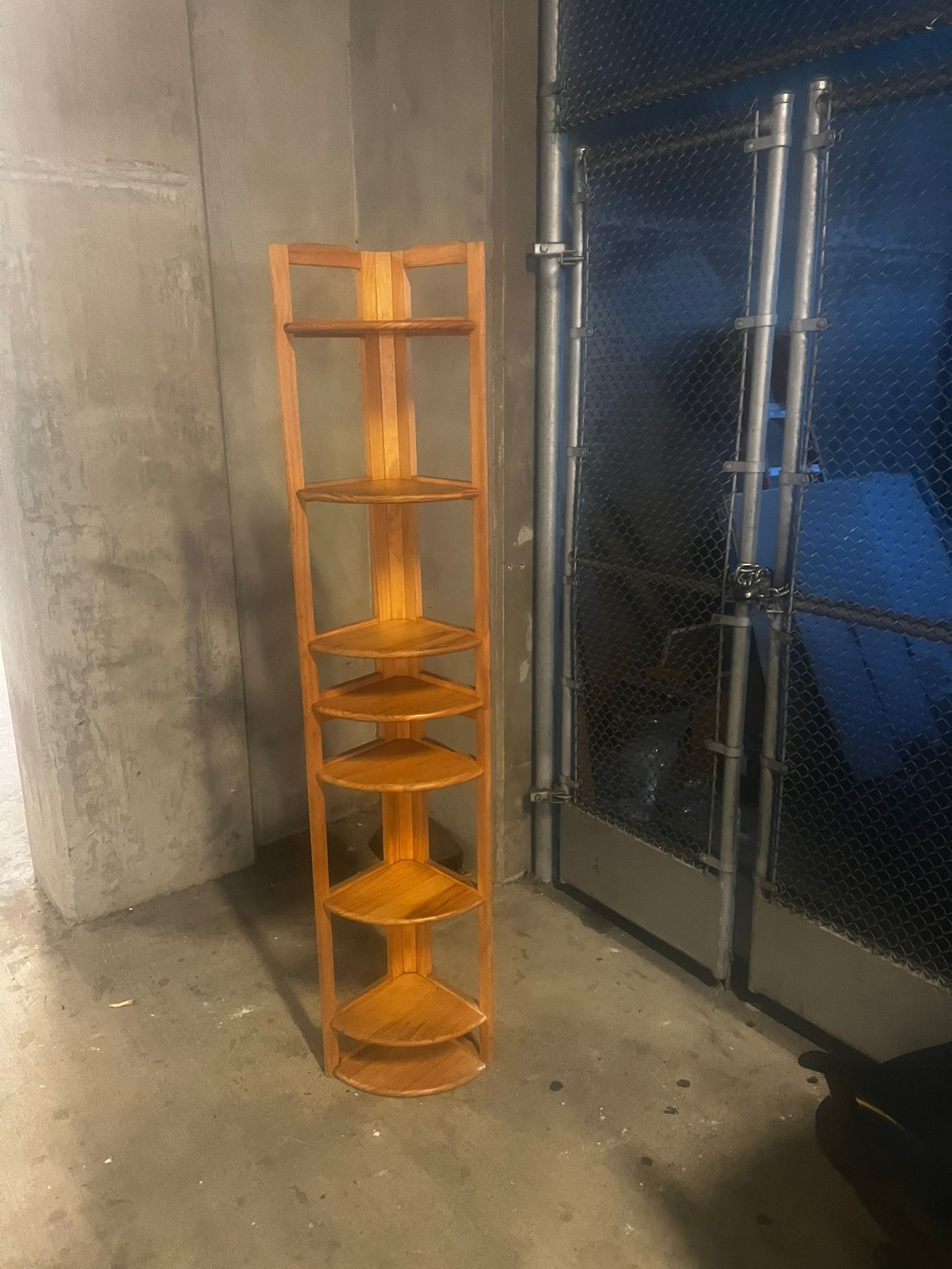 Corner Shelf / Mueble De Esquina