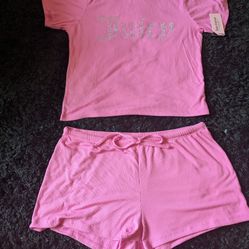 New Women's Pajama Set Available In Size Medium And Large From Juicy Couture 
