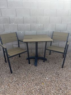 Table with  2 chair used