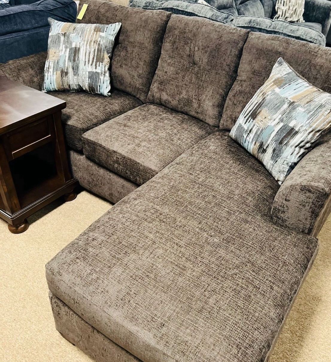Stylish Reversing Chaise Sectional