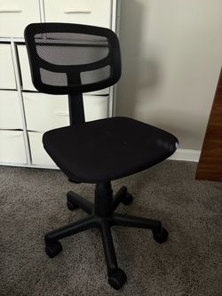 Black Mesh Office Chair – Great Condition