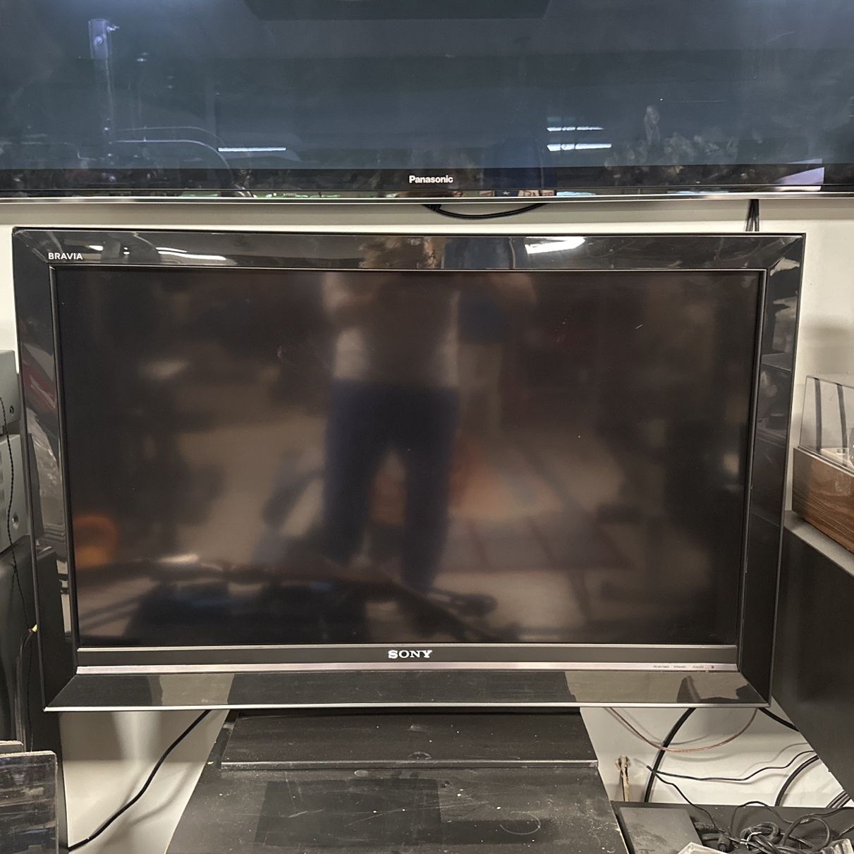 Sony Bravia 42 Inch Diagonal Color LCD TV for Sale in Huntington 