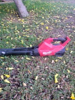 Milwaukee M18 FUEL Cordless Leaf Blower