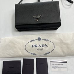 BLACK PRADA SAFFIANNO WOMANS HANDBAG, WITH DUST BAG AND AUTHENTICITY CARD, ENTRUPY VERIFIED