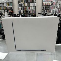 Macbook Air 13” M3 Chip 8GB/256GB! Finance For $50 Down Payment!!