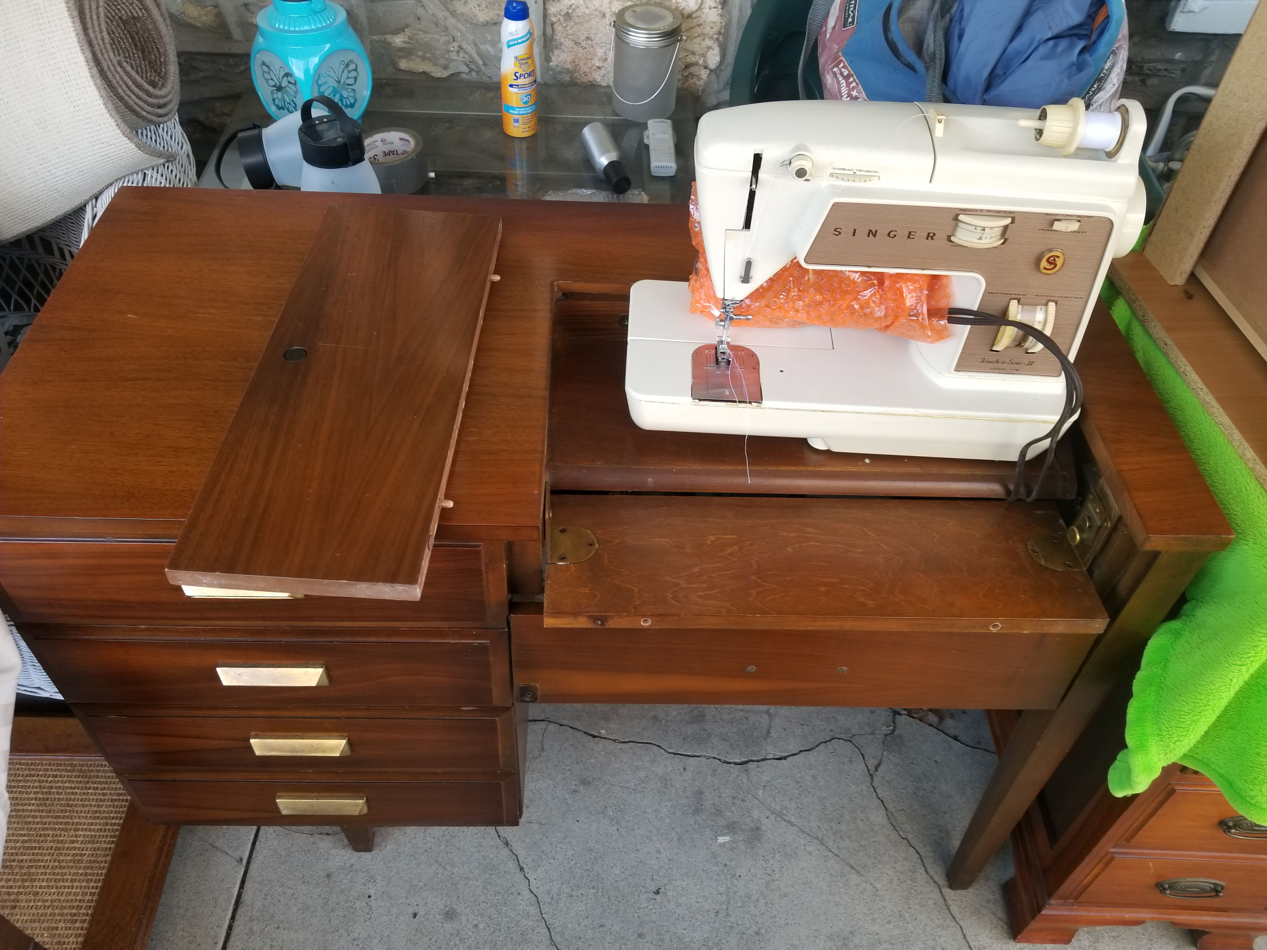 Singer sewing machine and desk