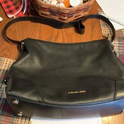 Michael Kors Handbag Womens Crosby large bebbled leather shoulder bag black Bag width 14” by 11.25” by 5.5”  Interior 1 zip pocket and slip pockets Sh