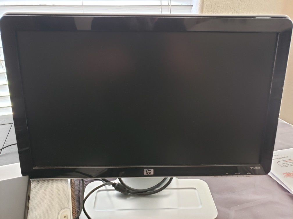 HP 18.5" wide LCD TFT Computer Monitor