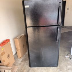 Washer, Dryer And Refrigerator Set 